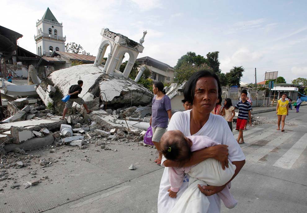 Powerful Earthquake Strikes The Philippines Photos The Big Picture
