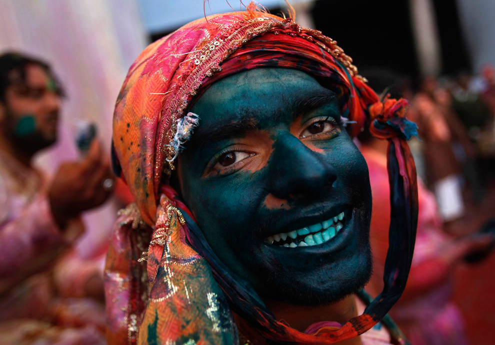 Lathmar Holi festival - Photos - The Big Picture 