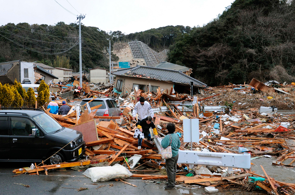 Gambar gempa dan Tsunami dijepun