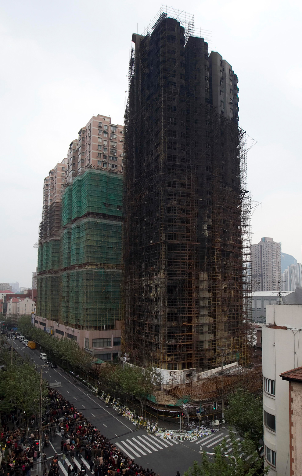 Foto Kebakaran Hebat Apartemen 30 Lantai di Shanghai