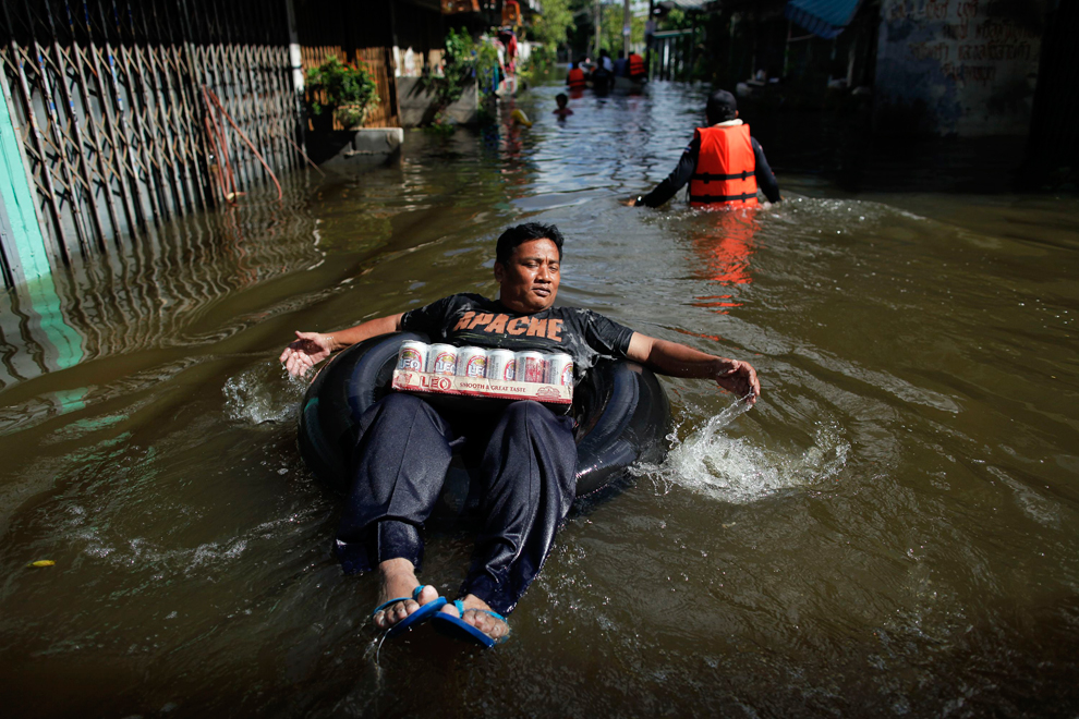 Những hình ảnh mới nhất về lũ lụt tại Bangkok.11