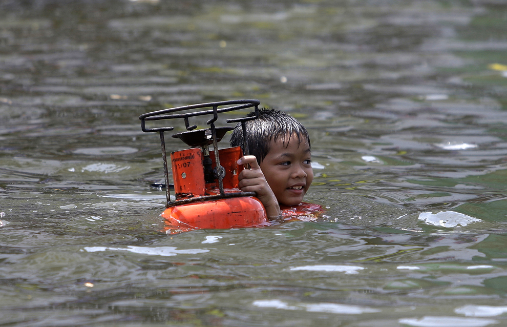 Những hình ảnh mới nhất về lũ lụt tại Bangkok.12