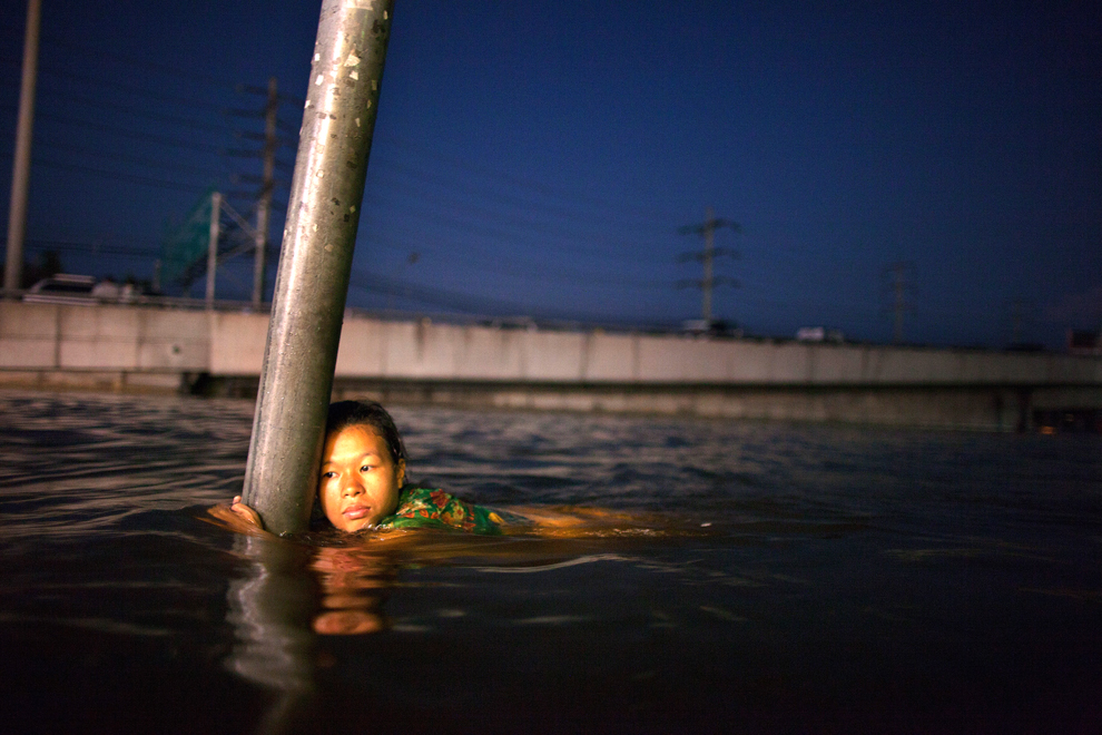 Những hình ảnh mới nhất về lũ lụt tại Bangkok.15