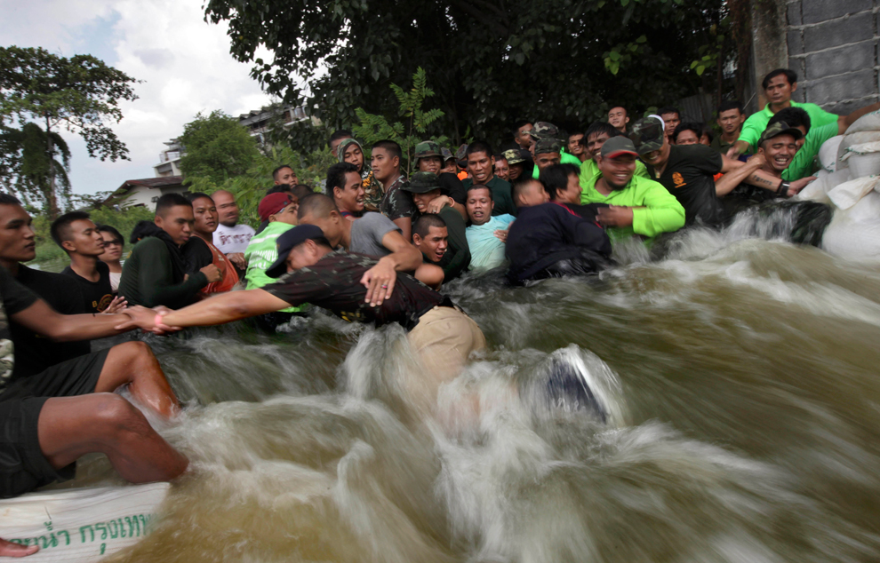 Những hình ảnh mới nhất về lũ lụt tại Bangkok.2