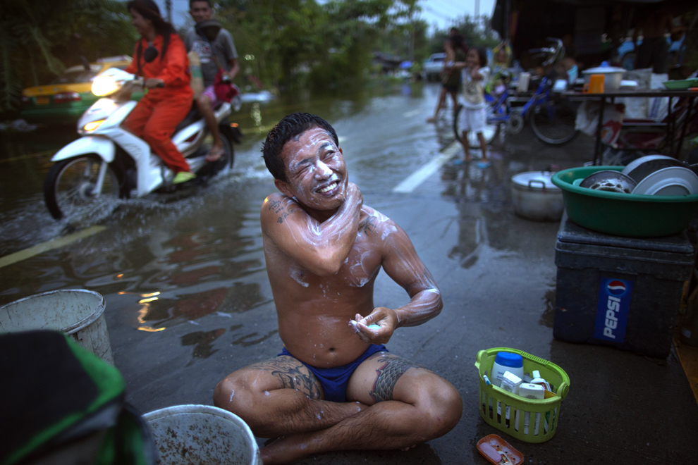 Những hình ảnh mới nhất về lũ lụt tại Bangkok.23
