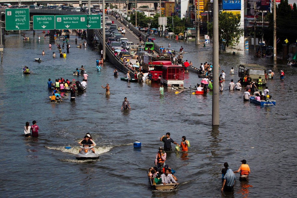 Những hình ảnh mới nhất về lũ lụt tại Bangkok.32
