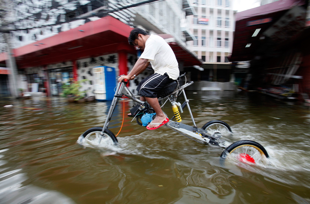 Những hình ảnh mới nhất về lũ lụt tại Bangkok.39