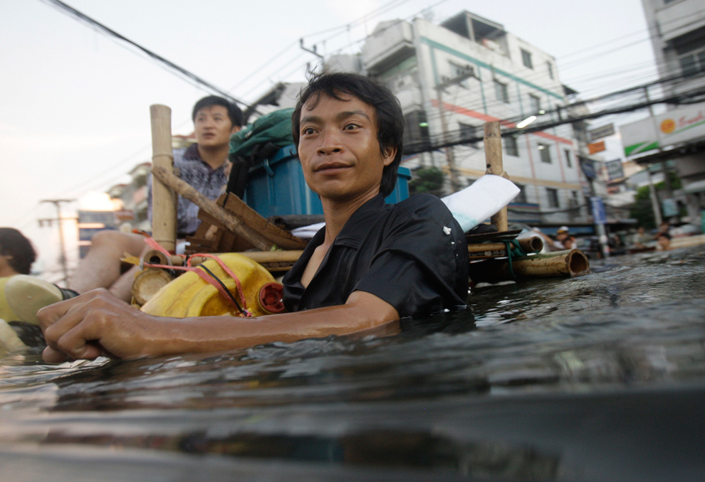 Những hình ảnh mới nhất về lũ lụt tại Bangkok.7