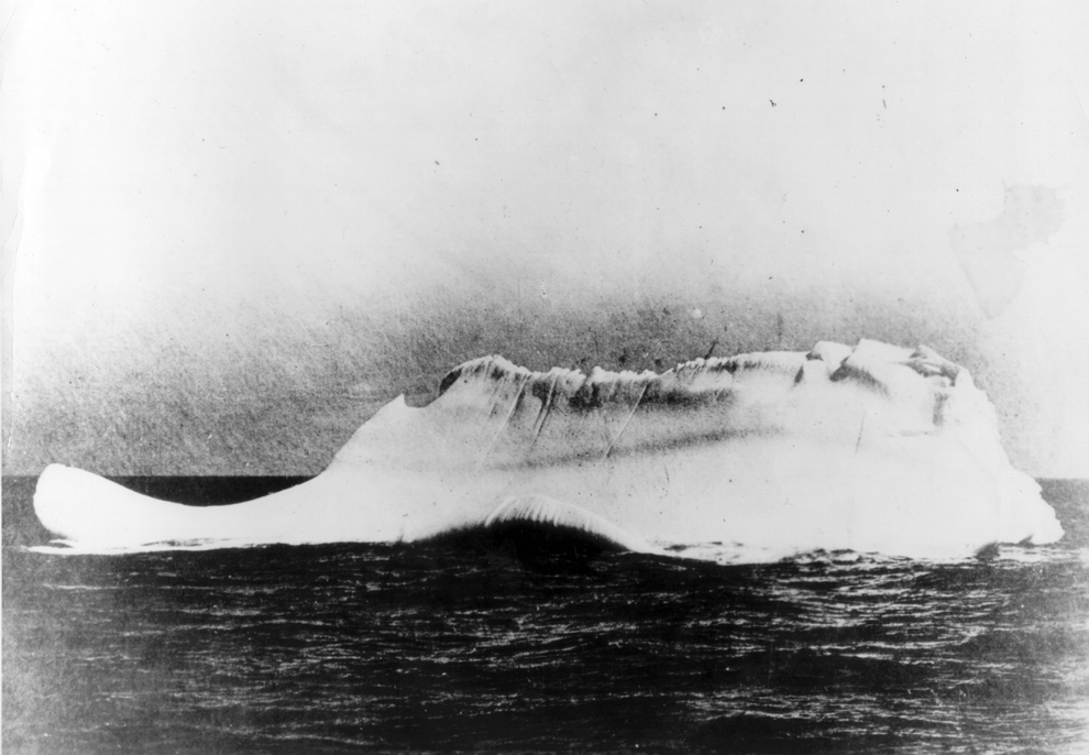 titanic hitting iceberg