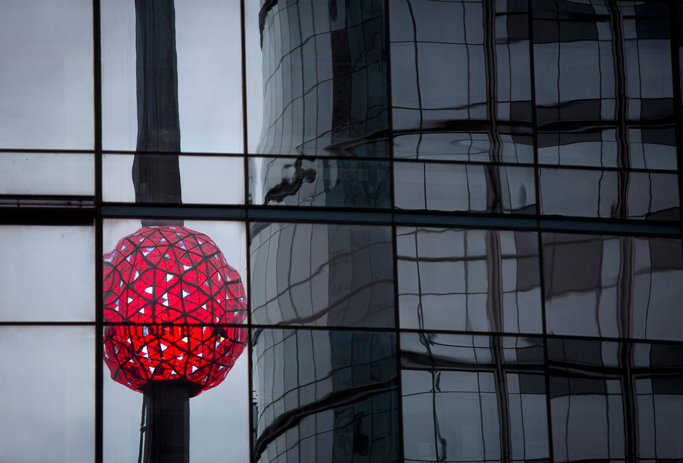 美国时代广场大玻璃球图片