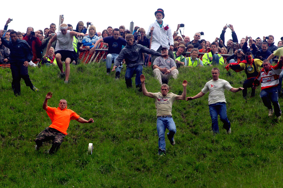 Cooper's Hill Cheese-Rolling - Photos - The Big Picture - Boston.com