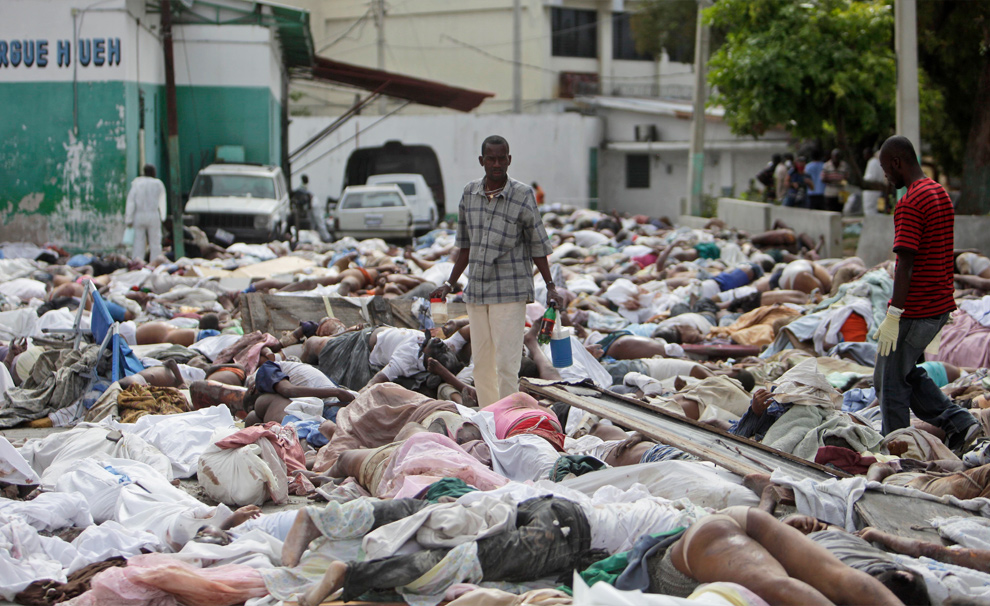Haiti 48 hours later - Photos - The Big Picture - Boston.com