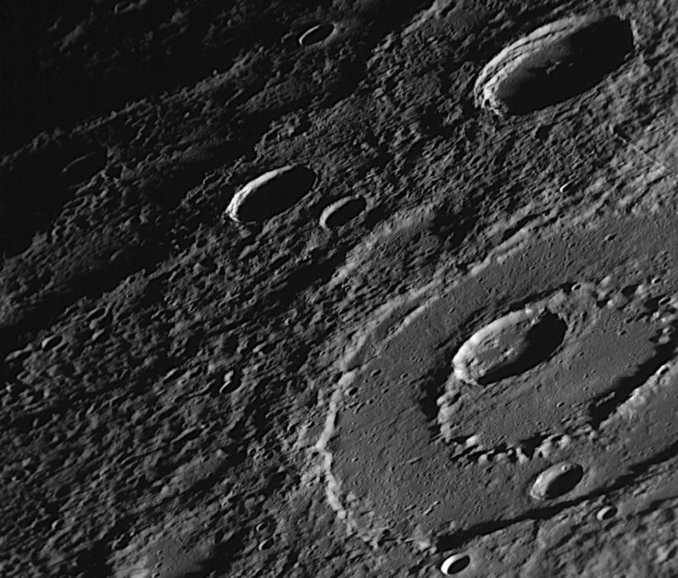 Кратеры меркурия. Меркурий Планета кратеры. Меркурий кратеры поверхность планеты. Планета меркурийкраторы.